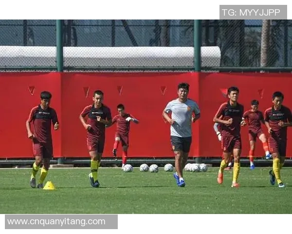 麦觉理湖城与亚登斯顿的精彩对决揭示足球战术与团队合作的重要性